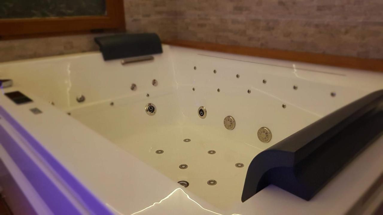 Villa Camilla - Tiny - Exclusive Pool لوكا المظهر الخارجي الصورة
